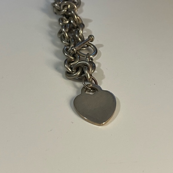 Return to Tiffany heart charm bracelet - Picture 2 of 3